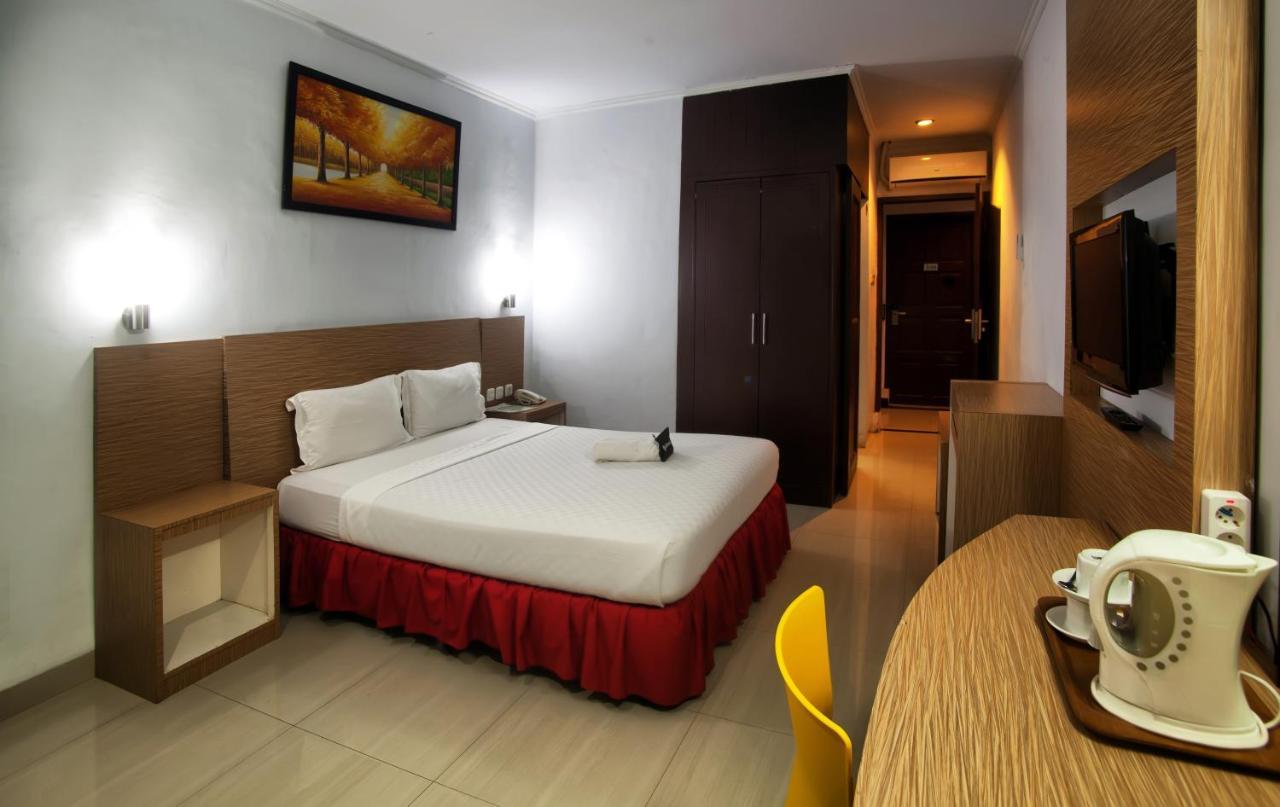 Hotel Prima Makassar Exteriör bild