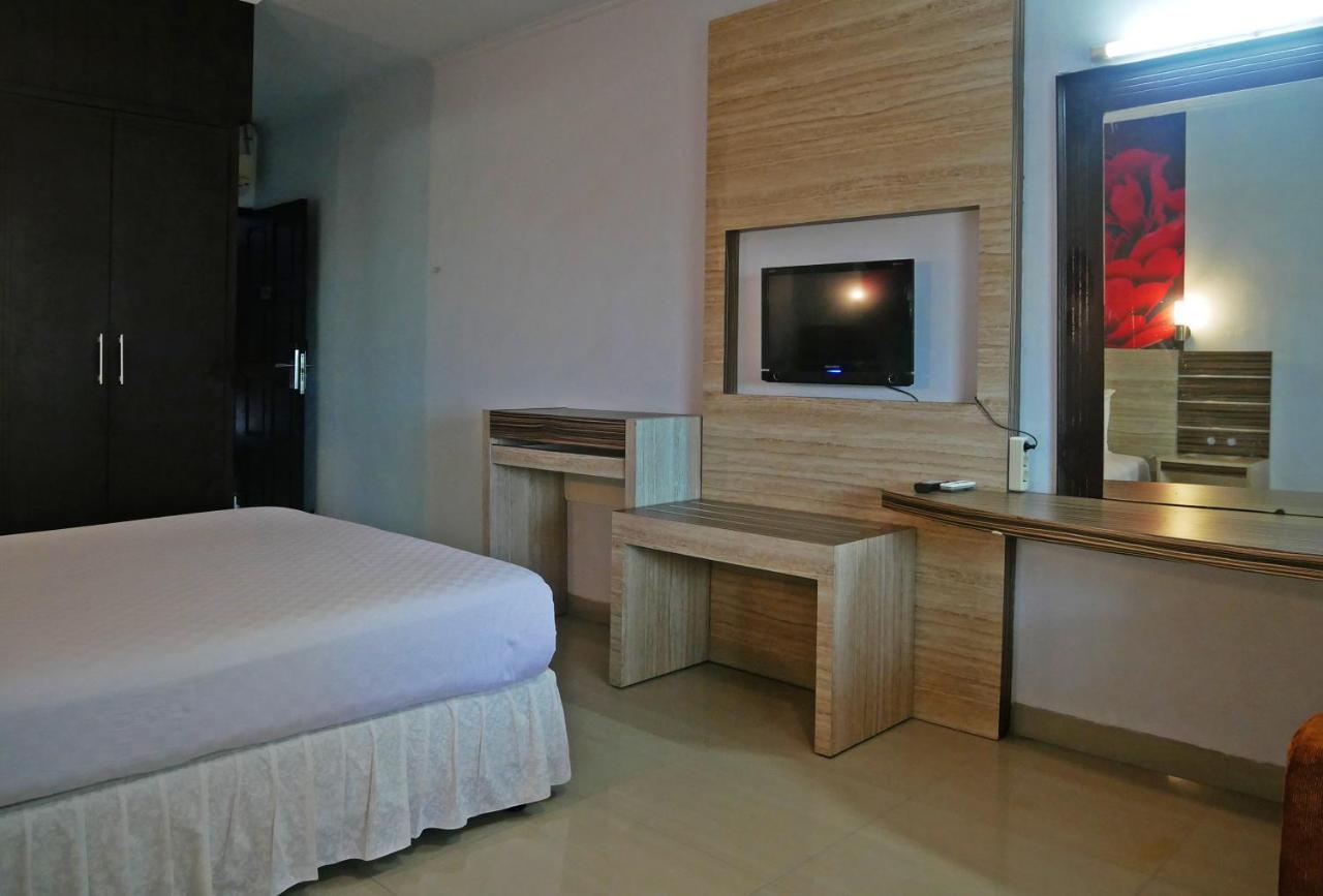 Hotel Prima Makassar Exteriör bild
