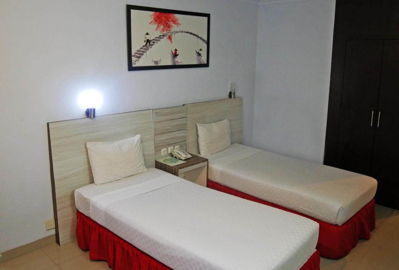 Hotel Prima Makassar Exteriör bild