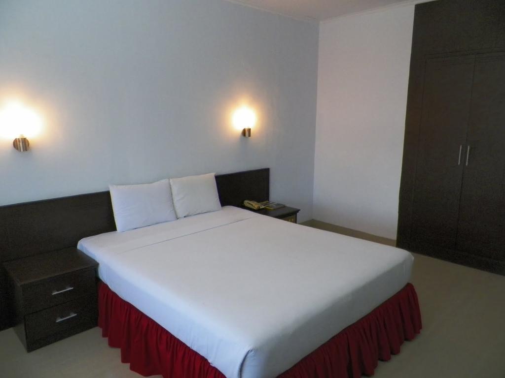 Hotel Prima Makassar Rum bild