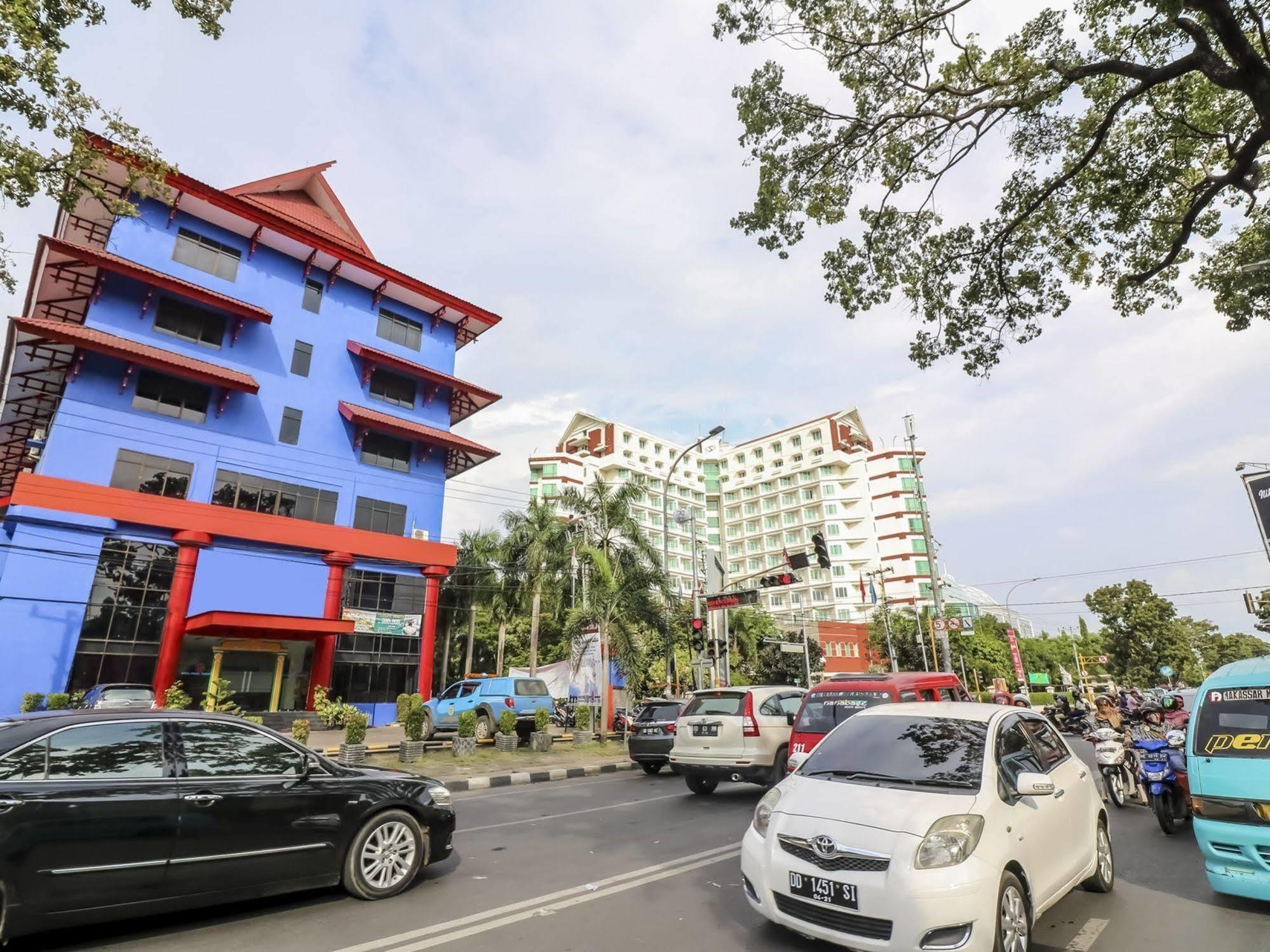Hotel Prima Makassar Exteriör bild